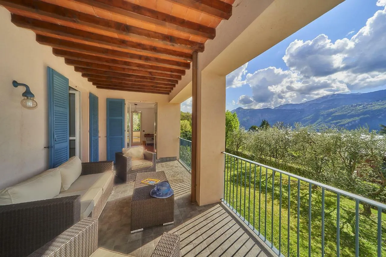 Breezeway Home Lierna Villa